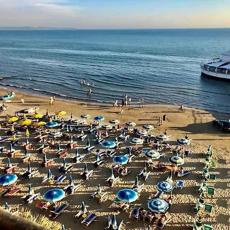 Durres Beach Apartment 度假居 *